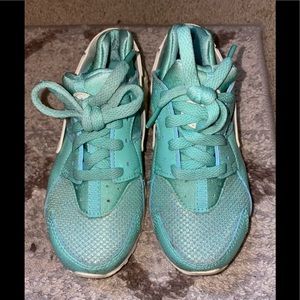 Kids nike huaraches size US 11c